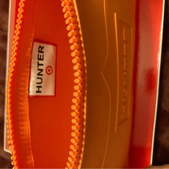 Hunter For Target Large Orange wristlet Size: 10" × 6.5" - Picture 5 of 9
